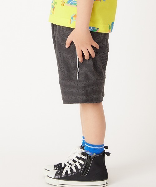HAKKA KIDS(ハッカキッズ)の「サッカー地ワイドストレートハーフパンツ(その他パンツ・キッズ・カーキ/チャコール・100cm/120cm/130cm/110cm)」の7枚目の写真