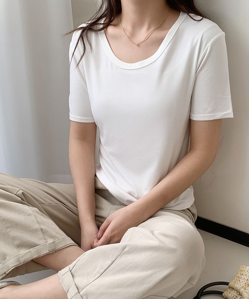 LOWO(ロワ)の「シンプルUネックTシャツ カットソー(Tシャツ/カットソー・レディース・ホワイト/ピンク/ブラック/カーキ/モカ/マスタード/ブラウン/レッド/ブルー・FREE)」の1枚目の写真