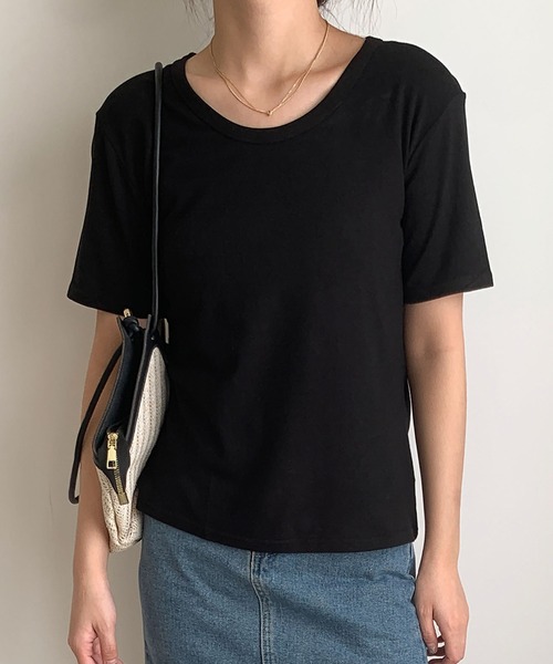 LOWO(ロワ)の「シンプルUネックTシャツ カットソー(Tシャツ/カットソー・レディース・ホワイト/ピンク/ブラック/カーキ/モカ/マスタード/ブラウン/レッド/ブルー・FREE)」の3枚目の写真