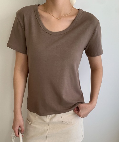 LOWO(ロワ)の「シンプルUネックTシャツ カットソー(Tシャツ/カットソー・レディース・ホワイト/ピンク/ブラック/カーキ/モカ/マスタード/ブラウン/レッド/ブルー・FREE)」の5枚目の写真