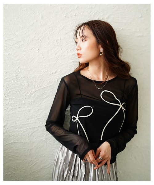 Sawa a la mode(サワアラモード)の「リボンコード刺繍シアートップス(Tシャツ/カットソー・レディース・チャコールグレー/ブラック・FREE)」の5枚目の写真