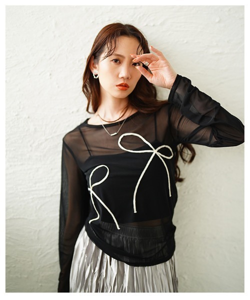 Sawa a la mode(サワアラモード)の「リボンコード刺繍シアートップス(Tシャツ/カットソー・レディース・チャコールグレー/ブラック・FREE)」の9枚目の写真