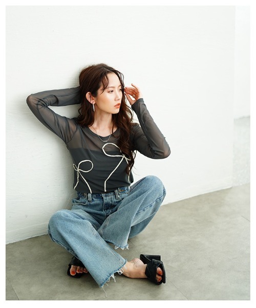 Sawa a la mode(サワアラモード)の「リボンコード刺繍シアートップス(Tシャツ/カットソー・レディース・チャコールグレー/ブラック・FREE)」の15枚目の写真