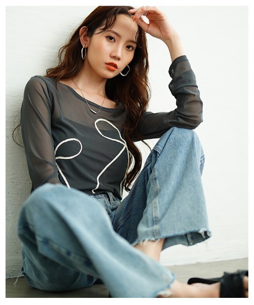 Sawa a la mode(サワアラモード)の「リボンコード刺繍シアートップス(Tシャツ/カットソー・レディース・チャコールグレー/ブラック・FREE)」の16枚目の写真