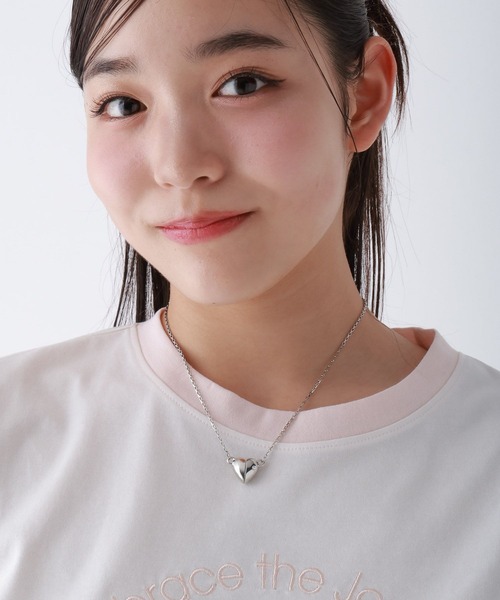 repipi armario（レピピ アルマリオ）の「プックリハートマグネックレス（ネックレス・キッズ・シルバー・FREE）」の4枚目の写真