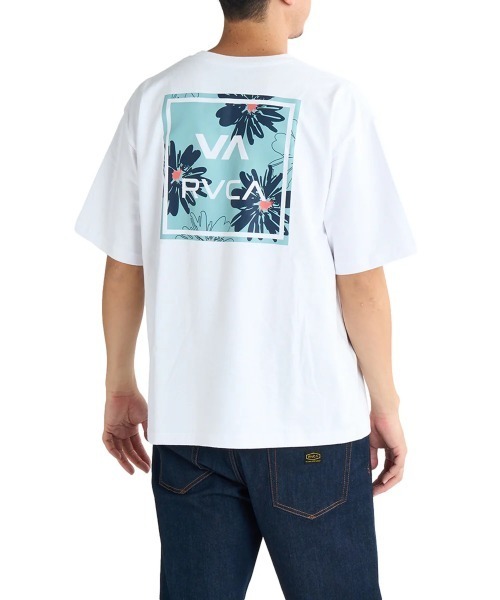 RVCA（ルーカ）の「RVCA メンズ VA ALL THE WAY ST Tシャツ 【2025年春夏モデル】/オンライン限定ルーカバックプリント半袖ロゴTシャツ（Tシャツ/カットソー・メンズ・ピンク/ホワイト×グリーン/ホワイト×ブラック/ホワイト×イエロー/ホワイト×ピンク・SMALL/MEDIUM/LARGE/X-LARGE）」の10枚目の写真
