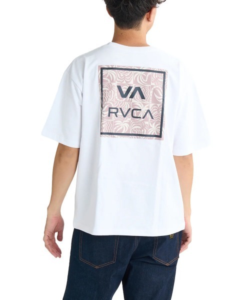 RVCA（ルーカ）の「RVCA メンズ VA ALL THE WAY ST Tシャツ 【2025年春夏モデル】/オンライン限定ルーカバックプリント半袖ロゴTシャツ（Tシャツ/カットソー・メンズ・ピンク/ホワイト×グリーン/ホワイト×ブラック/ホワイト×イエロー/ホワイト×ピンク・SMALL/MEDIUM/LARGE/X-LARGE）」の7枚目の写真