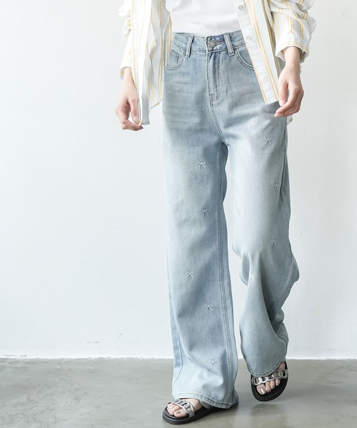 mili an deni(ミリアンデニ)の「リボン刺繍デニムパンツ(デニムパンツ・レディース・ライトブルー・M/L)」の3枚目の写真