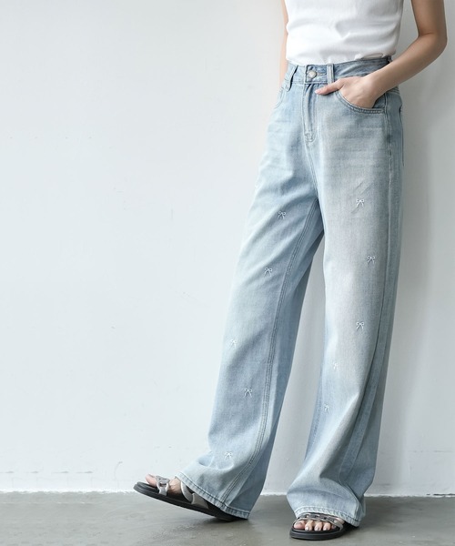 mili an deni(ミリアンデニ)の「リボン刺繍デニムパンツ(デニムパンツ・レディース・ライトブルー・M/L)」の4枚目の写真