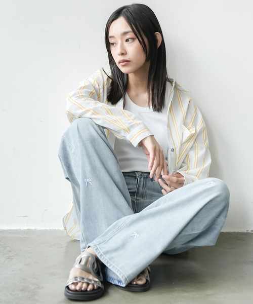 mili an deni(ミリアンデニ)の「リボン刺繍デニムパンツ(デニムパンツ・レディース・ライトブルー・M/L)」の7枚目の写真