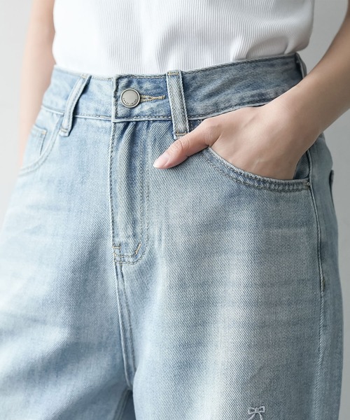 mili an deni(ミリアンデニ)の「リボン刺繍デニムパンツ(デニムパンツ・レディース・ライトブルー・M/L)」の9枚目の写真