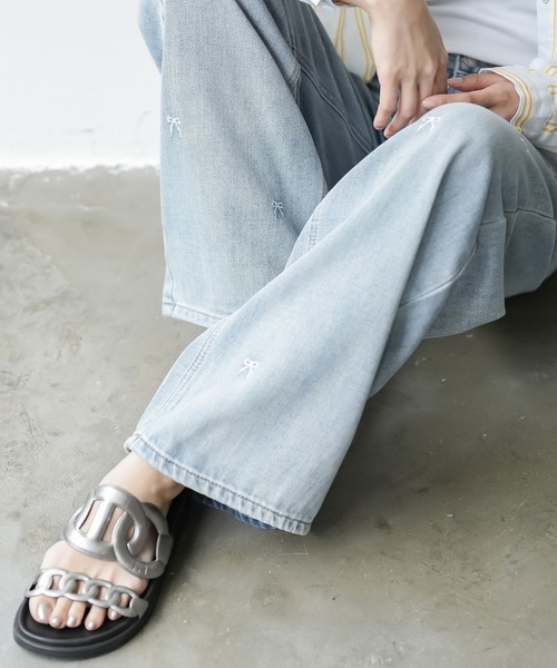 mili an deni(ミリアンデニ)の「リボン刺繍デニムパンツ(デニムパンツ・レディース・ライトブルー・M/L)」の10枚目の写真