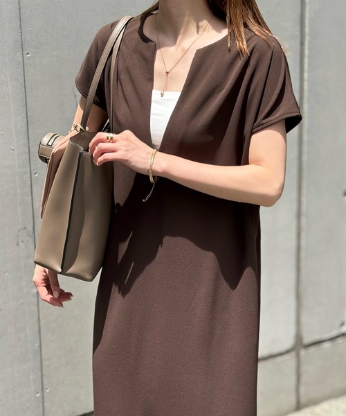 Emma Taylor(エマテイラー)の「キーネックカットジョーゼットワンピース(ワンピース・レディース・ブラック/ベージュ/ブラウン・FREE)」の14枚目の写真