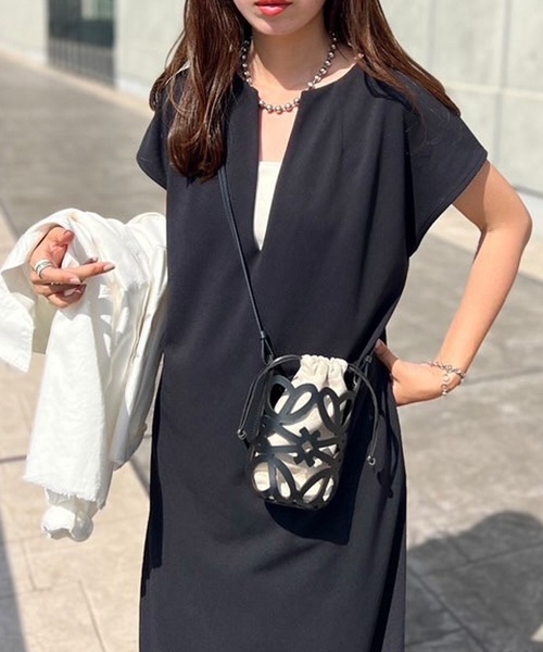 Emma Taylor(エマテイラー)の「キーネックカットジョーゼットワンピース(ワンピース・レディース・ブラック/ベージュ/ブラウン・FREE)」の10枚目の写真