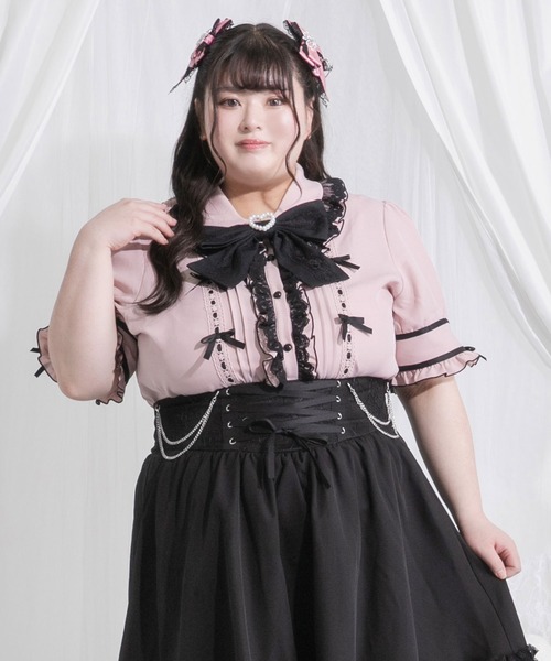 DearMyLoveWhip(ディアマイラブホイップ)の「【大きいサイズ】はしごレースリボンフリルブラウス(シャツ/ブラウス・レディース・ホワイト×ブラック/ベビーピンク/ブルーグレー/ブラック/ブラック×ピンク・4L/5L/6L)」の4枚目の写真