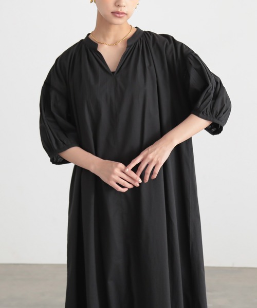 コス ベージュのオーガニックコットンワンピース EUR 32 (XS) インド綿ボリュームワンピース【オーガニックコットン