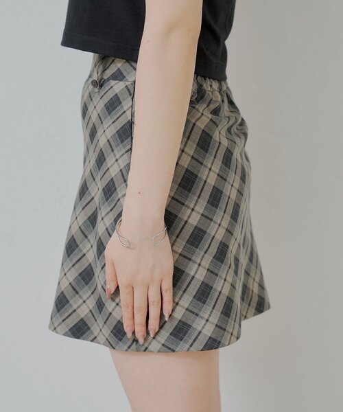 Chico（チコ）の「チェックミニボックススカート（スカート・レディース・ブラック/ブラウン/グレー・FREE）」の8枚目の写真