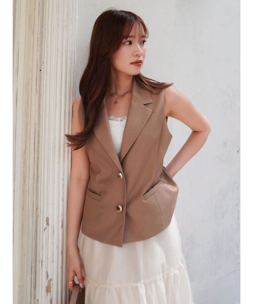 dazzlin（ダズリン）の「ショートジレ（ベスト・レディース・キャメル/チャコールグレー・FREE）」の4枚目の写真