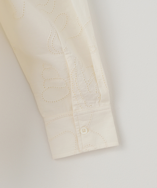 mii(ミー)の「【Mii / ミイ】BRODERIE ANGLAISE TUNIC(シャツ/ブラウス・レディース・アイボリー・LARGE)」の4枚目の写真