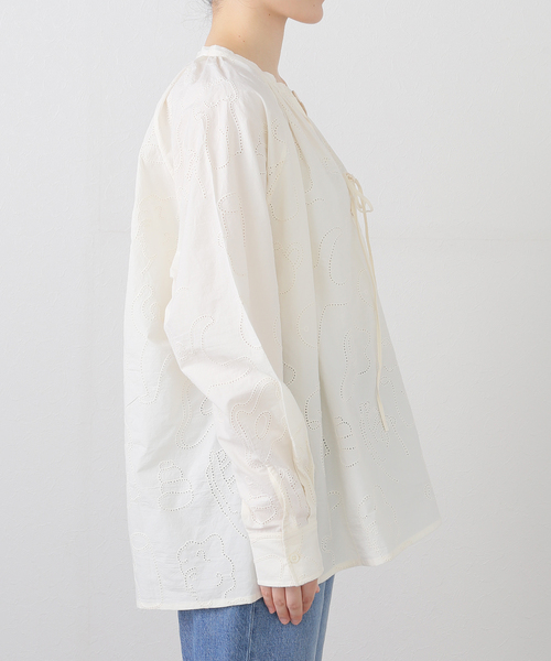 mii(ミー)の「【Mii / ミイ】BRODERIE ANGLAISE TUNIC(シャツ/ブラウス・レディース・アイボリー・LARGE)」の11枚目の写真