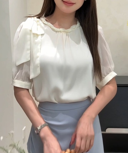 Lace Ladies(レースレディース)の「肩リボン クルーネック パール付き パフスリーブ ブラウス(シャツ/ブラウス・レディース・ピンク/アイボリー・M)」の2枚目の写真
