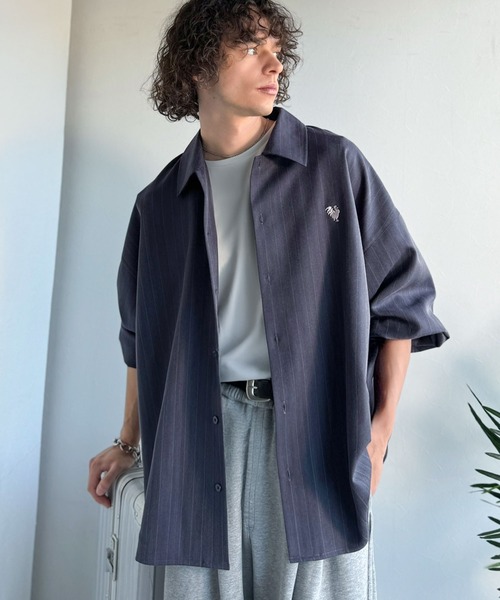 Classical Origin（クラシカルオリジン）の「「日常をアップデート。」刺繍入りウールライクストライプ柄オーバーサイズシャツ（長袖）/Wool-Feel Fabric Embroidered Stripe Pattern Oversized Shirt（シャツ/ブラウス・メンズ・チャコールグレー/グレー/ダークネイビー/ベージュ・LARGE/MEDIUM/SMALL）」の17枚目の写真