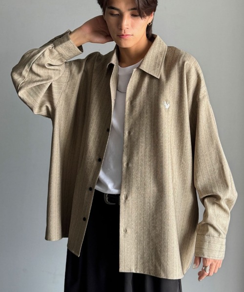 Classical Origin（クラシカルオリジン）の「「日常をアップデート。」刺繍入りウールライクストライプ柄オーバーサイズシャツ（長袖）/Wool-Feel Fabric Embroidered Stripe Pattern Oversized Shirt（シャツ/ブラウス・メンズ・チャコールグレー/グレー/ダークネイビー/ベージュ・LARGE/MEDIUM/SMALL）」の9枚目の写真