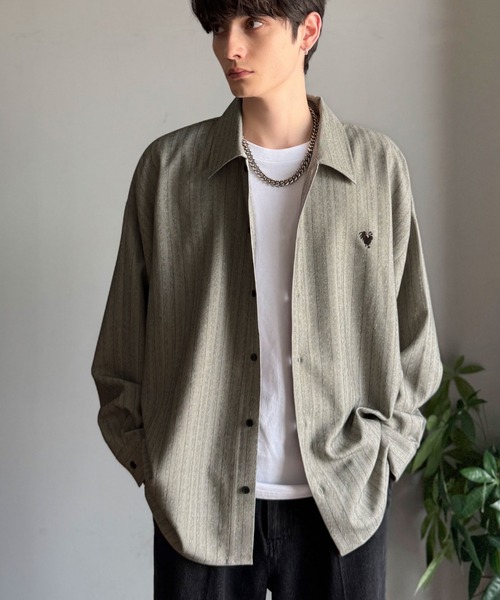 Classical Origin（クラシカルオリジン）の「「日常をアップデート。」刺繍入りウールライクストライプ柄オーバーサイズシャツ（長袖）/Wool-Feel Fabric Embroidered Stripe Pattern Oversized Shirt（シャツ/ブラウス・メンズ・チャコールグレー/グレー/ダークネイビー/ベージュ・LARGE/MEDIUM/SMALL）」の13枚目の写真