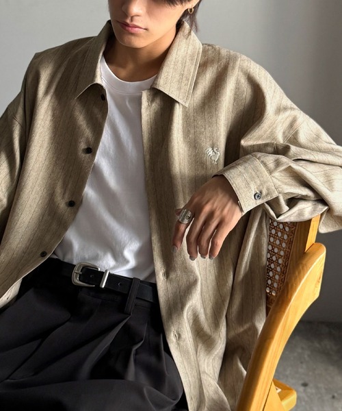 Classical Origin（クラシカルオリジン）の「「日常をアップデート。」刺繍入りウールライクストライプ柄オーバーサイズシャツ（長袖）/Wool-Feel Fabric Embroidered Stripe Pattern Oversized Shirt（シャツ/ブラウス・メンズ・チャコールグレー/グレー/ダークネイビー/ベージュ・LARGE/MEDIUM/SMALL）」の14枚目の写真