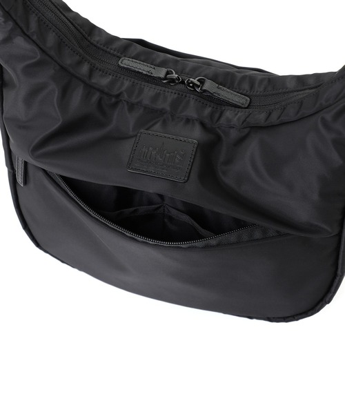 Manhattan Portage BLACK LABEL（マンハッタンポーテージ　ブラックレーベル）の「WILLIAMSBURG SHOULDER BAG TWILL（ショルダーバッグ・メンズ・ブラック・SMALL）」の7枚目の写真