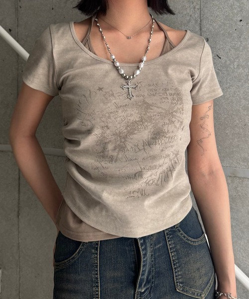 ZIPPER CLUB(ZIPPER CLUB ジッパークラブ)の「レタリングレイヤードトップス(Tシャツ/カットソー・レディース・ベージュ/グレー・LARGE/SMALL/MEDIUM)」の1枚目の写真