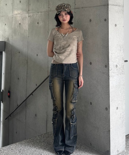 ZIPPER CLUB(ZIPPER CLUB ジッパークラブ)の「レタリングレイヤードトップス(Tシャツ/カットソー・レディース・ベージュ/グレー・LARGE/SMALL/MEDIUM)」の5枚目の写真