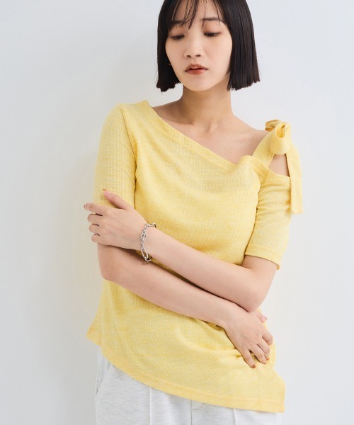 VICKY(ビッキー)の「ワンショルリボンカットトップス≪手洗い可能≫(Tシャツ/カットソー・レディース・オフホワイト/イエロー/ブラック・M)」の6枚目の写真