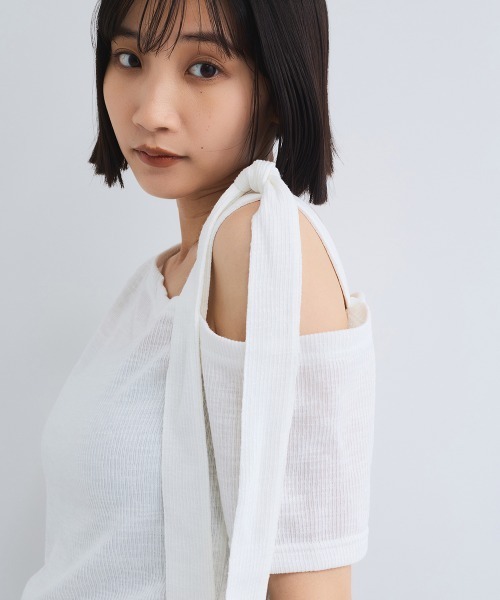VICKY(ビッキー)の「ワンショルリボンカットトップス≪手洗い可能≫(Tシャツ/カットソー・レディース・オフホワイト/イエロー/ブラック・M)」の13枚目の写真