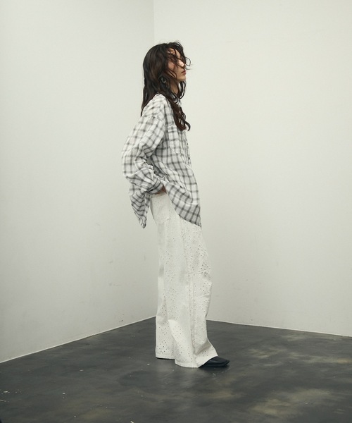 Lutim by u（ルチバイユー）の「Nocturne over size shirts / チェックオーバーサイズシャツ（シャツ/ブラウス・レディース・ブラック/ブラウン/ホワイト・FREE）」の5枚目の写真