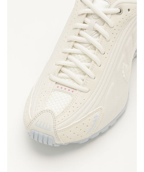 NIKE（ナイキ）の「【NIKE】SHOX R4 SE（スニーカー・レディース・アイボリー・23/25/24/24.5/23.5）」の5枚目の写真