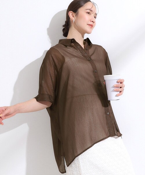 Cutie Blonde（キューティーブロンド）の「大人のシアー感 ラメが華やかな楊柳ポンチョシャツ（シャツ/ブラウス・レディース・ダークブラウン/ブラック/ブルー/ホワイト・00）」の3枚目の写真