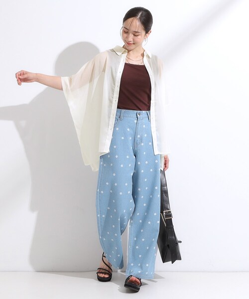 Cutie Blonde（キューティーブロンド）の「大人のシアー感 ラメが華やかな楊柳ポンチョシャツ（シャツ/ブラウス・レディース・ダークブラウン/ブラック/ブルー/ホワイト・00）」の7枚目の写真