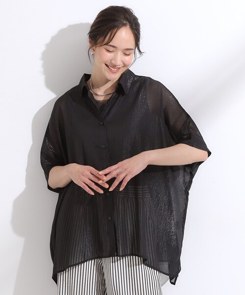 Cutie Blonde（キューティーブロンド）の「大人のシアー感 ラメが華やかな楊柳ポンチョシャツ（シャツ/ブラウス・レディース・ダークブラウン/ブラック/ブルー/ホワイト・00）」の9枚目の写真