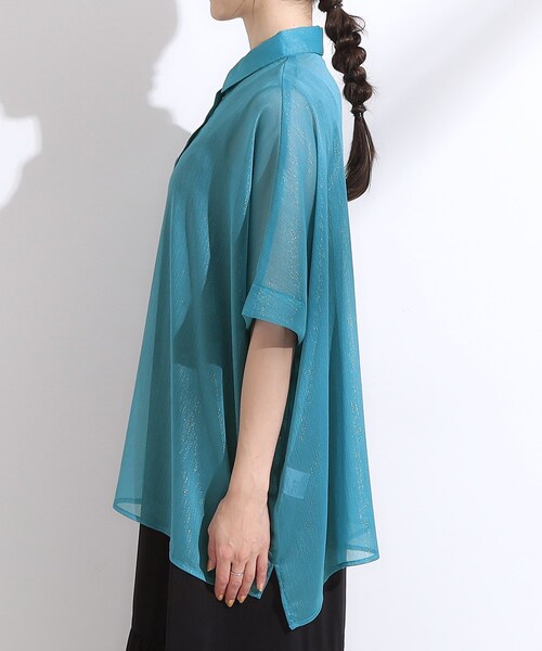 Cutie Blonde（キューティーブロンド）の「大人のシアー感 ラメが華やかな楊柳ポンチョシャツ（シャツ/ブラウス・レディース・ダークブラウン/ブラック/ブルー/ホワイト・00）」の22枚目の写真
