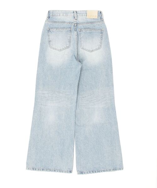 SHIPS（シップス）の「LEVAR:FLOW WIDE BOOTS CUT DNM（デニムパンツ・レディース・ライトブルー・MEDIUM/SMALL）」の2枚目の写真