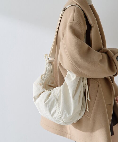 THE PAUSE(ザ ポーズ)の「【THE PAUSE】ギャザーショルダーBAG(ショルダーバッグ・レディース・アイボリー/ブラック・FREE)」の1枚目の写真