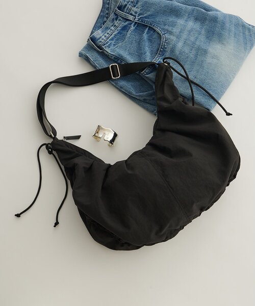 THE PAUSE(ザ ポーズ)の「【THE PAUSE】ギャザーショルダーBAG(ショルダーバッグ・レディース・アイボリー/ブラック・FREE)」の2枚目の写真