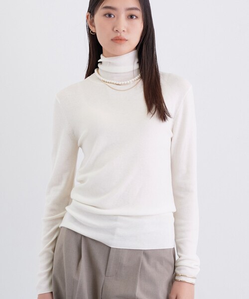 INDIVI(インディヴィ)の「【洗える/薄手/ラメ】シアーラメニット(ニット/セーター・レディース・グレー系3/ブラック/オフホワイト/ダークブラウン系3/チャコール・38/34/15 /13/05)」の2枚目の写真