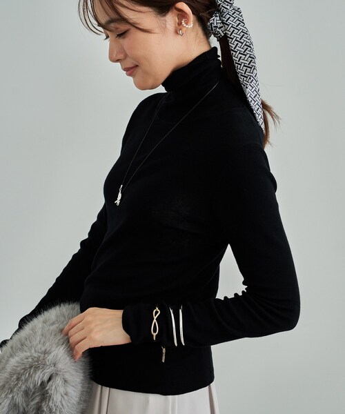 INDIVI(インディヴィ)の「【洗える/薄手/ラメ】シアーラメニット(ニット/セーター・レディース・グレー系3/ブラック/オフホワイト/ダークブラウン系3/チャコール・38/34/15 /13/05)」の3枚目の写真