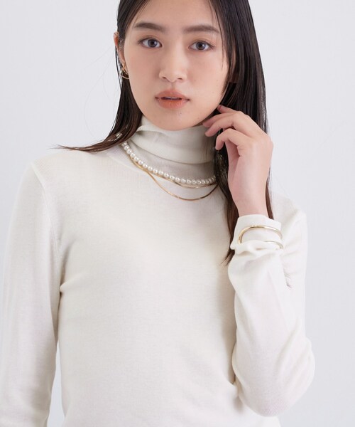 INDIVI(インディヴィ)の「【洗える/薄手/ラメ】シアーラメニット(ニット/セーター・レディース・グレー系3/ブラック/オフホワイト/ダークブラウン系3/チャコール・38/34/15 /13/05)」の11枚目の写真