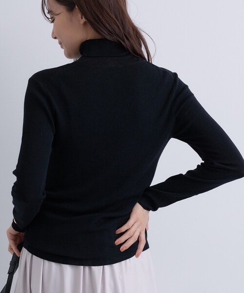 INDIVI(インディヴィ)の「【洗える/薄手/ラメ】シアーラメニット(ニット/セーター・レディース・グレー系3/ブラック/オフホワイト/ダークブラウン系3/チャコール・38/34/15 /13/05)」の17枚目の写真