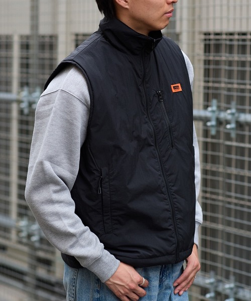 UNIVERSAL OVERALL（ユニバーサルオーバーオール）の「INSULATION ZIPUP VEST（ベスト・メンズ・ベージュ/ライトブルーグレー/ブラック・MEDIUM/LARGE）」の4枚目の写真