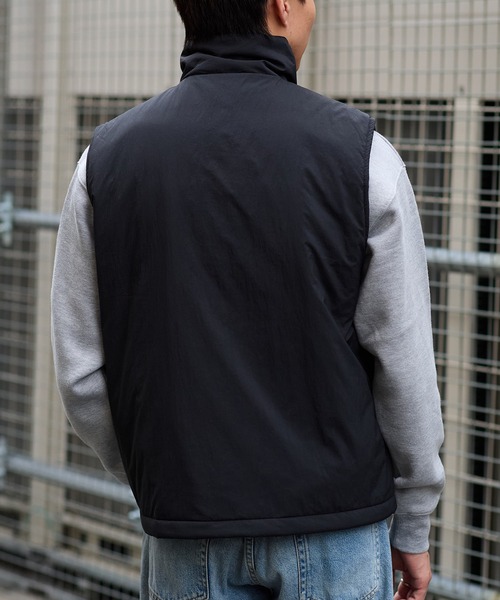 UNIVERSAL OVERALL（ユニバーサルオーバーオール）の「INSULATION ZIPUP VEST（ベスト・メンズ・ベージュ/ライトブルーグレー/ブラック・MEDIUM/LARGE）」の5枚目の写真