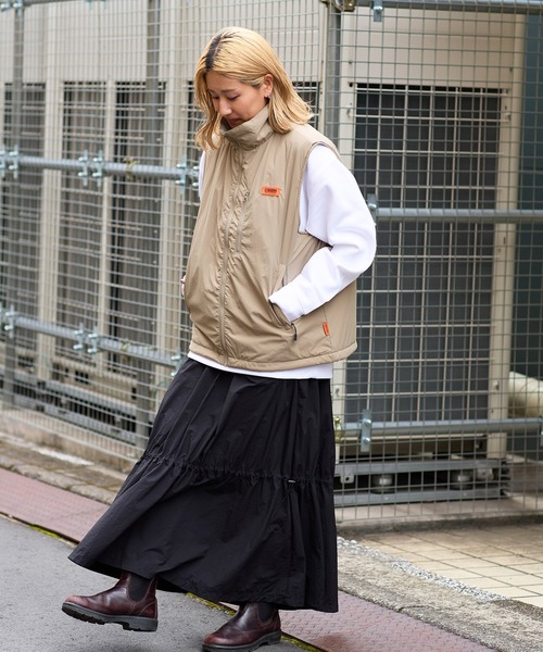 UNIVERSAL OVERALL（ユニバーサルオーバーオール）の「INSULATION ZIPUP VEST（ベスト・メンズ・ベージュ/ライトブルーグレー/ブラック・MEDIUM/LARGE）」の13枚目の写真